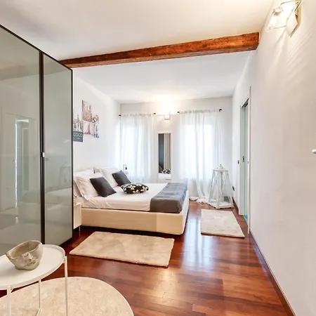 Medieval In Piazza Trento-trieste Феррара