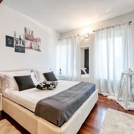 Medieval In Piazza Trento-trieste Apartment *