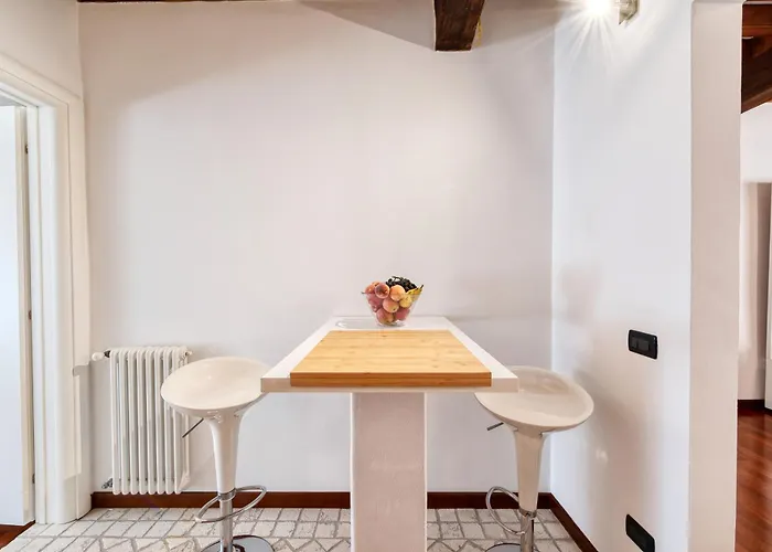 Medieval In Piazza Trento-trieste * Феррара